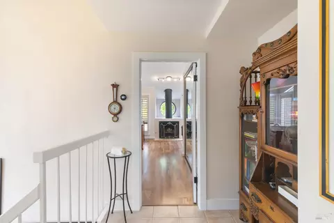 Entry Way - 553 Kings Rd, Alameda, CA 94501 photo 4 of 5