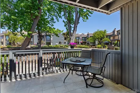 Exterior - 553 Kings Rd, Alameda, CA 94501 photo 3 of 6