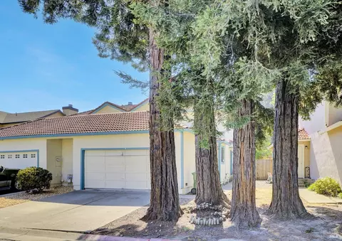 35 Freedom Pl, Rohnert Park, CA 94928
