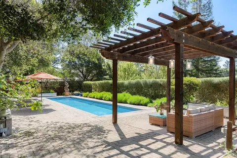 6694 Norcliff Dr, Sebastopol, CA 95472