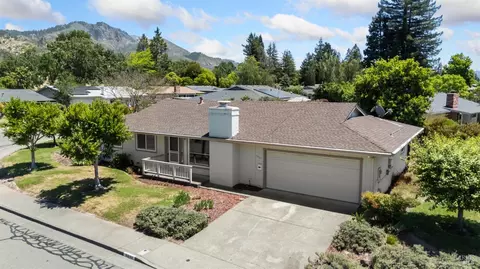 6800 Oak Leaf Dr, Santa Rosa, CA 95409