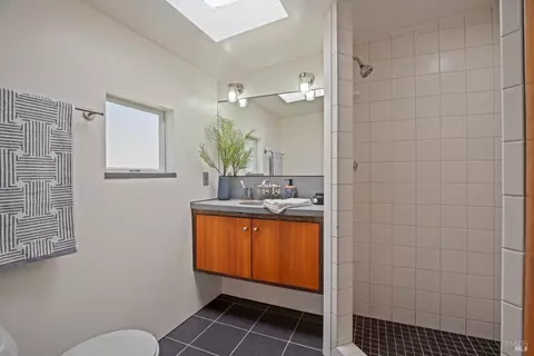 Bath - 623 3rd St, Napa, CA 94559 photo 2 of 2