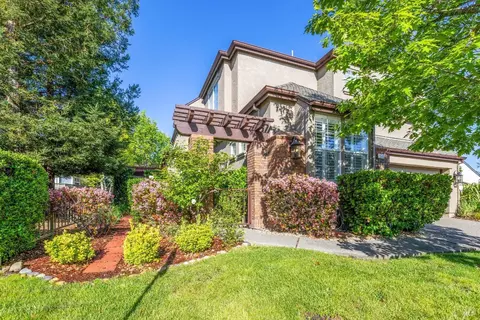 1903 Falcon Ridge Dr, Petaluma, CA 94954