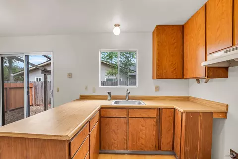 Kitchen - 883 Arbor Ave, Sonoma, CA 95476 photo 3 of 4