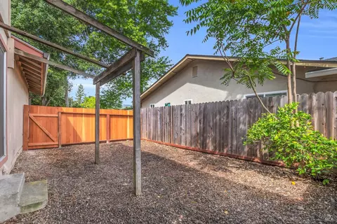 Exterior - 883 Arbor Ave, Sonoma, CA 95476 photo 5 of 8