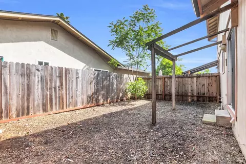 Exterior - 883 Arbor Ave, Sonoma, CA 95476 photo 4 of 8