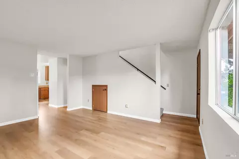 Living - 883 Arbor Ave, Sonoma, CA 95476 photo 5 of 5