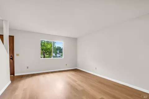 Living - 883 Arbor Ave, Sonoma, CA 95476 photo 2 of 5