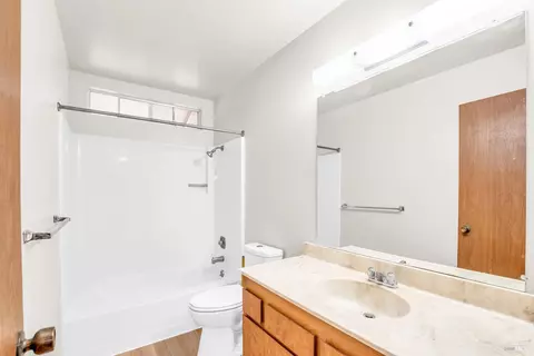 Bath - 883 Arbor Ave, Sonoma, CA 95476 photo 2 of 2