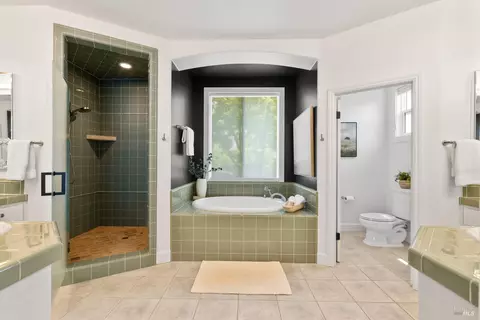 Bath - 943 Appleridge Pl, Fairfield, CA 94534 photo 1 of 6