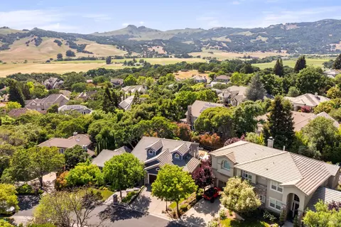 View/Area - 943 Appleridge Pl, Fairfield, CA 94534 photo 3 of 5