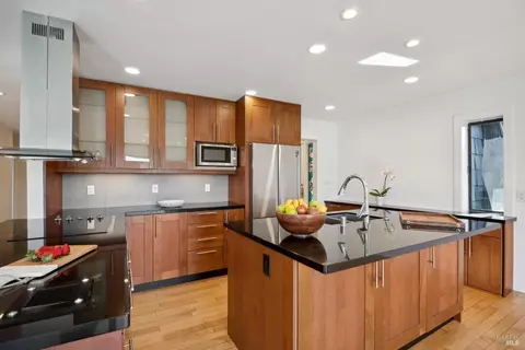 8 Greenwood Cove Dr #B, Tiburon, CA 94920