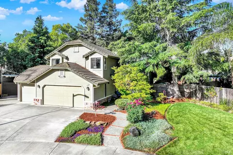 355 Holly Ct, Dixon, CA 95620 photo 4