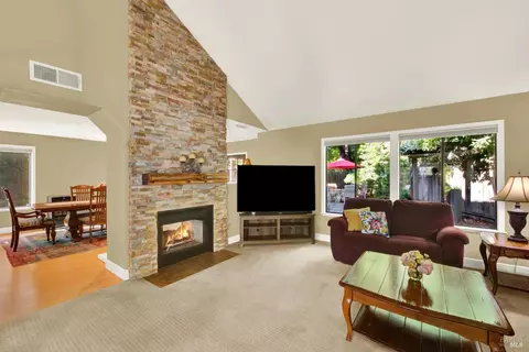 355 Holly Ct, Dixon, CA 95620 photo 8