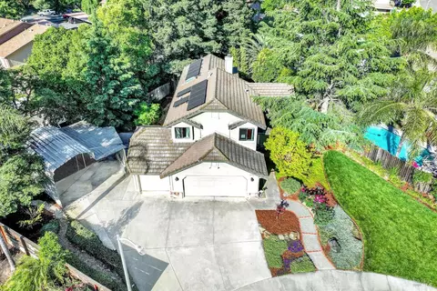 355 Holly Ct, Dixon, CA 95620 photo 3