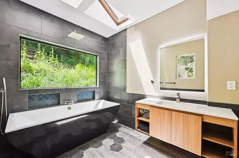 21713 Starrett Hill Dr, Monte Rio, CA 95462