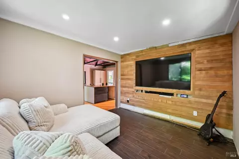 21713 Starrett Hill Dr, Monte Rio, CA 95462