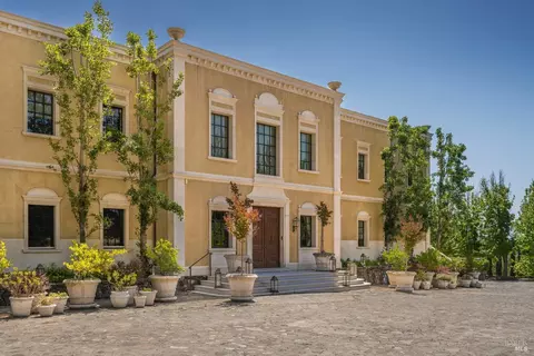 175 4th St E, Sonoma, CA 95476