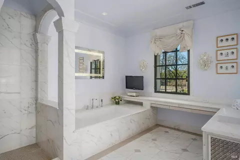 Bath - 175 4th St E, Sonoma, CA 95476 photo 2 of 2