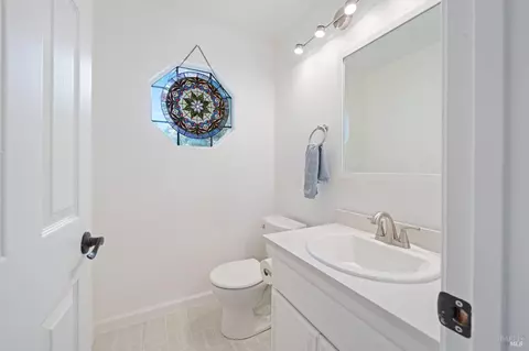 Bath - 624 N Regatta Dr, Vallejo, CA 94591 photo 1 of 4