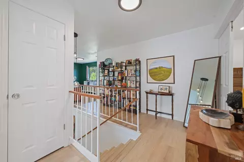 Entry Way - 624 N Regatta Dr, Vallejo, CA 94591 photo 3 of 6