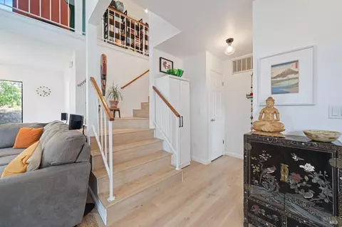 Entry Way - 624 N Regatta Dr, Vallejo, CA 94591 photo 2 of 6