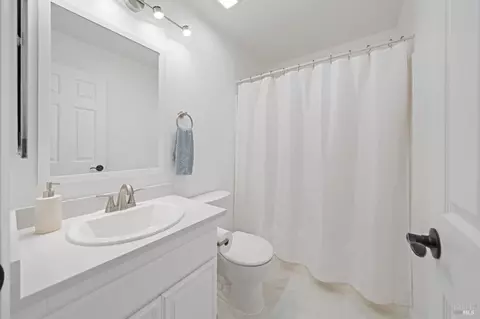Bath - 624 N Regatta Dr, Vallejo, CA 94591 photo 4 of 4