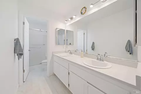 Bath - 624 N Regatta Dr, Vallejo, CA 94591 photo 2 of 4