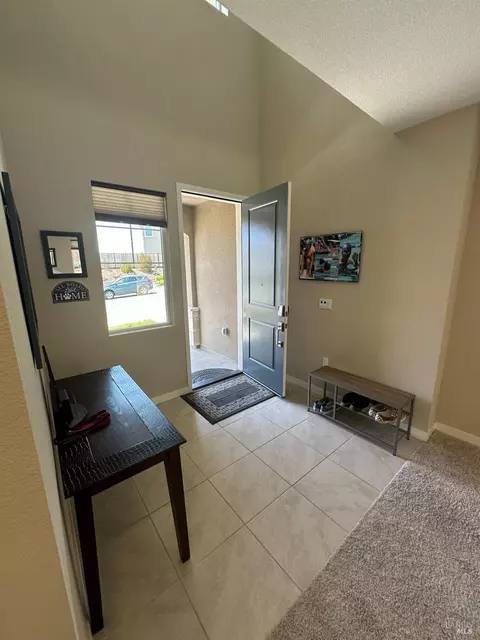 Entry Way - 8178 Rainwater Dr, Vallejo, CA 94591 photo 2 of 8