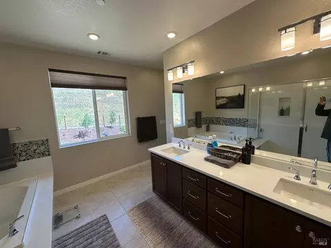 Bath - 8178 Rainwater Dr, Vallejo, CA 94591 photo 4 of 4