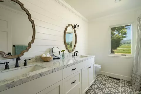 Bath - 1568 Old Adobe Rd, Petaluma, CA 94954 photo 2 of 6