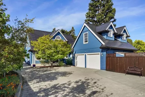 2 Cecelia Ln, Novato, CA 94947