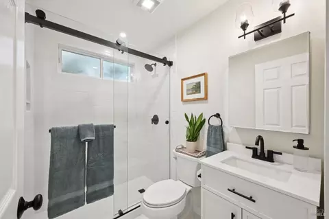 Bath - 27 Webster St, Petaluma, CA 94952 photo 2 of 8