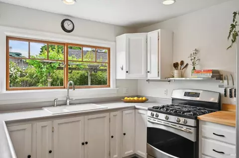 Kitchen - 27 Webster St, Petaluma, CA 94952 photo 6 of 6