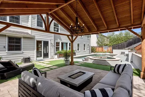 1402 Ignacio Blvd, Novato, CA 94949