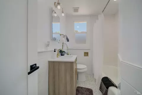 Bath - 948 Benicia Rd, Vallejo, CA 94591 photo 1 of 4