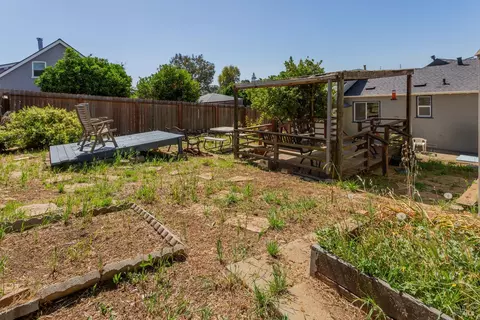 Exterior - 948 Benicia Rd, Vallejo, CA 94591 photo 11 of 12
