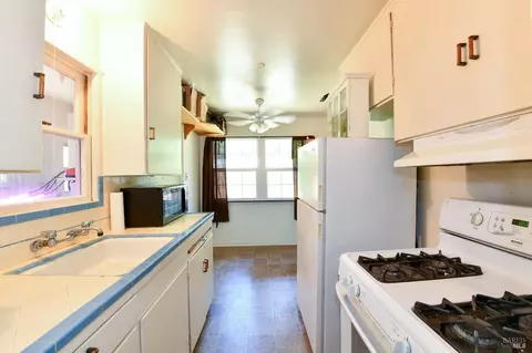 Kitchen - 473 Newton Way, Angwin, CA 94508 photo 6 of 7