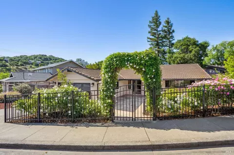 15 Twelveoak Hill Dr, San Rafael, CA 94903