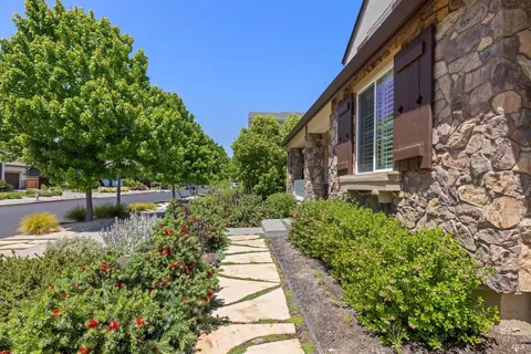 Exterior - 1332 Jones St, Sonoma, CA 95476 photo 4 of 24