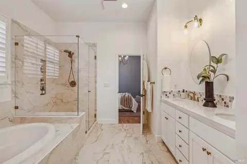 Bath - 1332 Jones St, Sonoma, CA 95476 photo 2 of 10