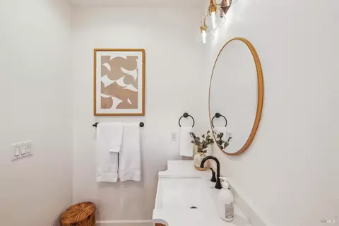 Bath - 1332 Jones St, Sonoma, CA 95476 photo 6 of 10