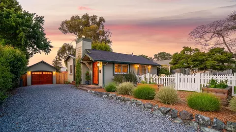 3 Grandview Ave, Petaluma, CA 94952