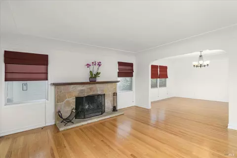 1361 Mariposa St, Vallejo, CA 94590 photo 9