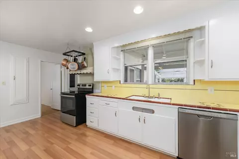 1361 Mariposa St, Vallejo, CA 94590 photo 14