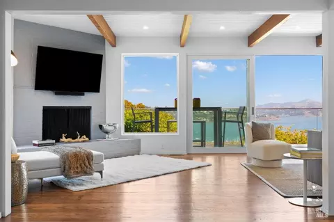 Living - 33 Wray Ave, Sausalito, CA 94965 photo 3 of 11