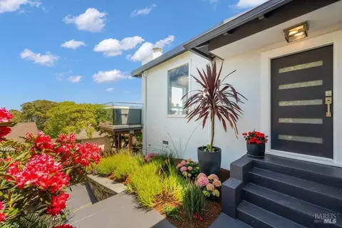 Exterior - 33 Wray Ave, Sausalito, CA 94965 photo 2 of 25