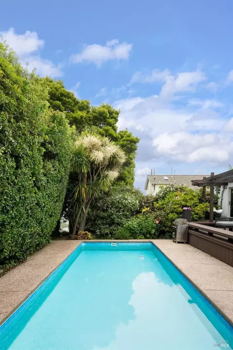 Exterior - 33 Wray Ave, Sausalito, CA 94965 photo 21 of 25