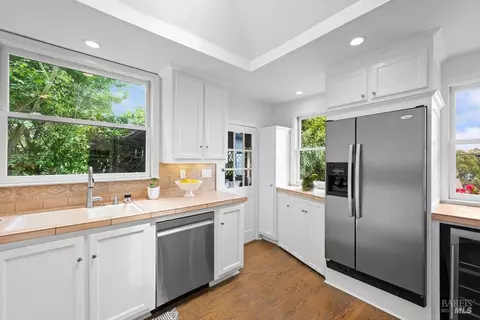 Kitchen - 33 Wray Ave, Sausalito, CA 94965 photo 7 of 8