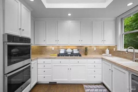 Kitchen - 33 Wray Ave, Sausalito, CA 94965 photo 2 of 8